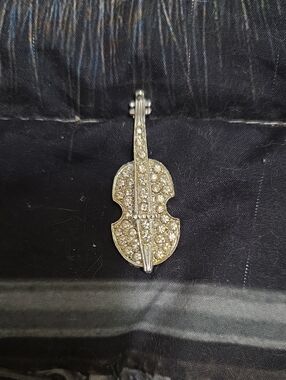 Rhinestone Violin Brooch - Silver Tone